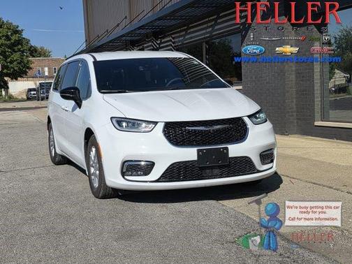 2025 Chrysler Pacifica Select
