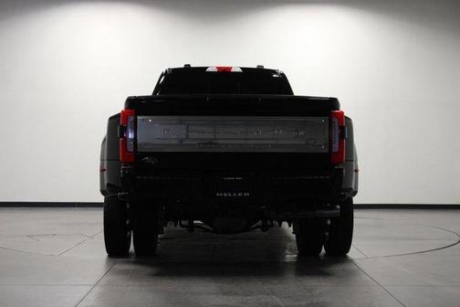 Agate Black Metallic 2025 Ford F-450 Platinum