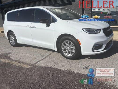 2025 Chrysler Pacifica Select