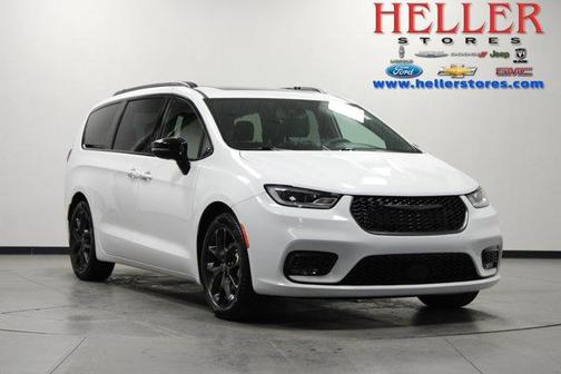 Bright White Clearcoat 2025 Chrysler Pacifica Limited