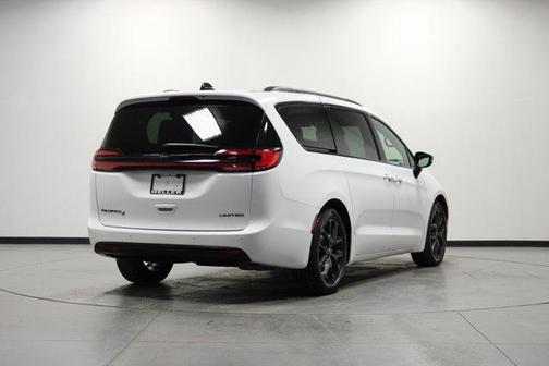 Bright White Clearcoat 2025 Chrysler Pacifica Limited