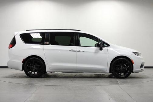Bright White Clearcoat 2025 Chrysler Pacifica Limited