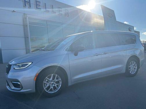 2024 Chrysler Pacifica Touring-L