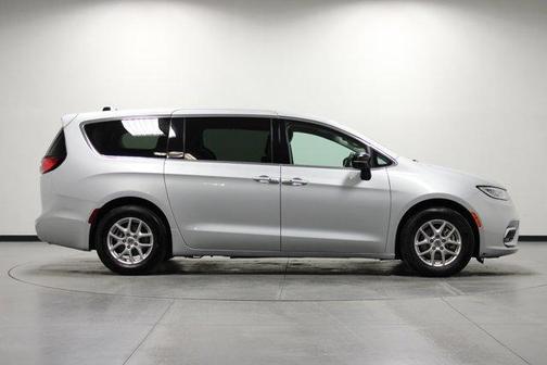 2024 Chrysler Pacifica Touring-L