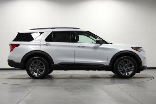 Space White Metallic 2026 Ford Explorer Active