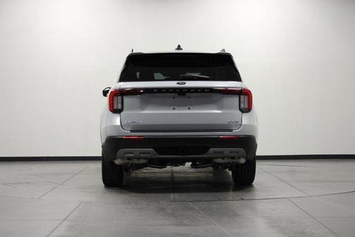 Space White Metallic 2026 Ford Explorer Active