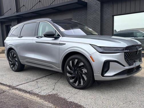 Silver Radiance Metallic 2024 Lincoln Nautilus Black Label