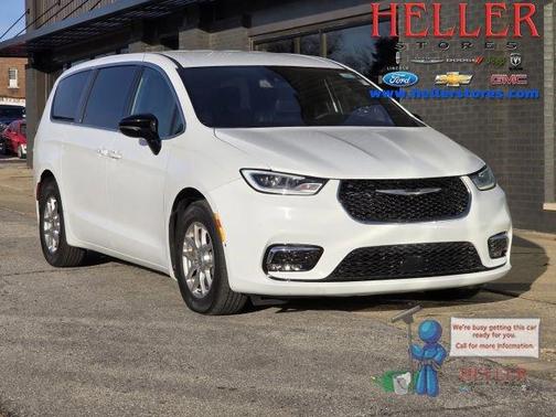 2025 Chrysler Pacifica Select