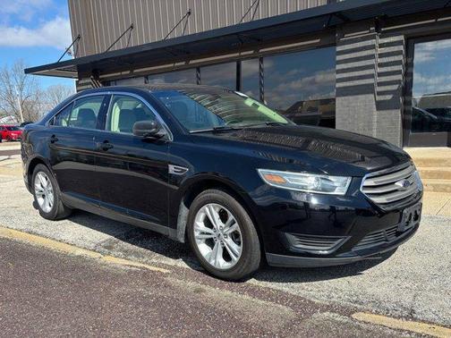 Shadow Black 2018 Ford Taurus SE