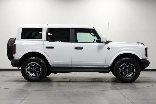 Oxford White 2026 Ford Bronco Outer Banks