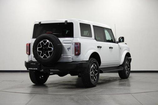 Oxford White 2026 Ford Bronco Outer Banks