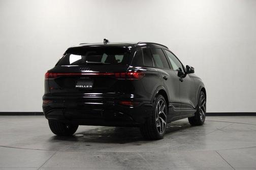Mythos Black Metallic 2025 Audi SQ6 e-tron Premium