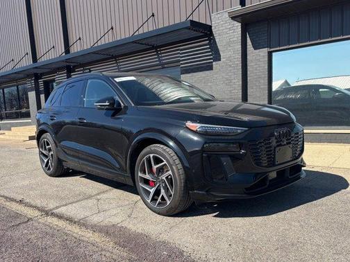 2025 Audi SQ6 e-tron Premium