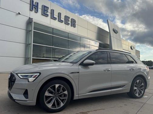 2021 Audi e-tron Premium Plus