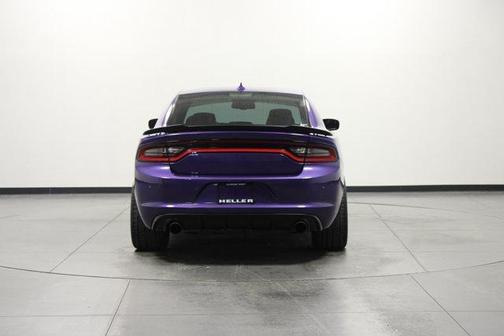 Plum Crazy Pearlcoat 2016 Dodge Charger R/T