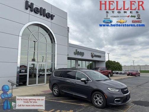 Granite Crystal Clearcoat Metallic 2023 Chrysler Pacifica Limited