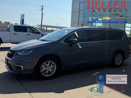 2025 Chrysler Pacifica Select