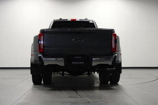 Carbonized Gray Metallic 2026 Ford F-350 Lariat Super Duty
