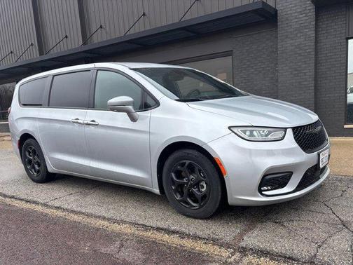 2022 Chrysler Pacifica Hybrid Touring L
