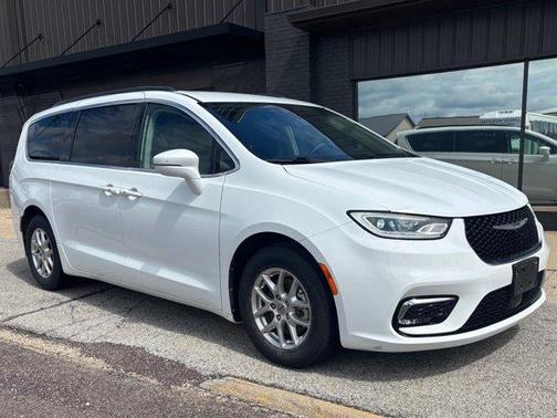 Bright White Clearcoat 2022 Chrysler Pacifica Touring-L