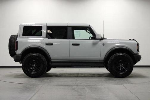 Avalanche Gray 2026 Ford Bronco Outer Banks