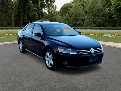 Black 2012 Volkswagen Passat 2.5 SE