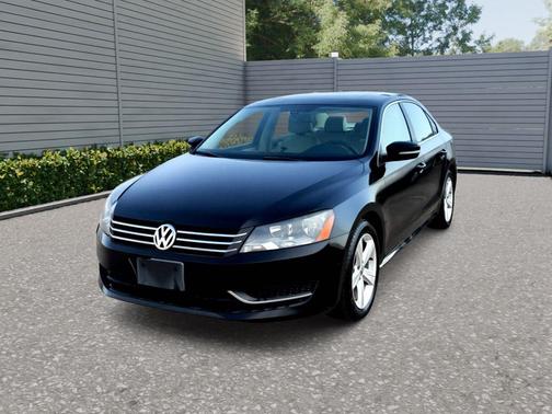 Black 2012 Volkswagen Passat 2.5 SE
