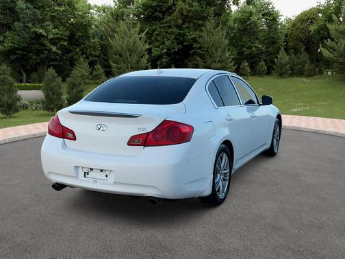 2011 INFINITI G25 Base