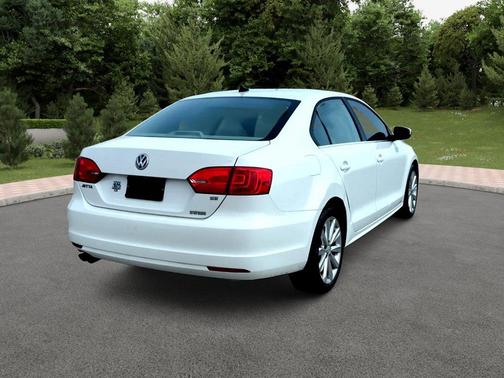 WHITE 2014 Volkswagen Jetta Man SE