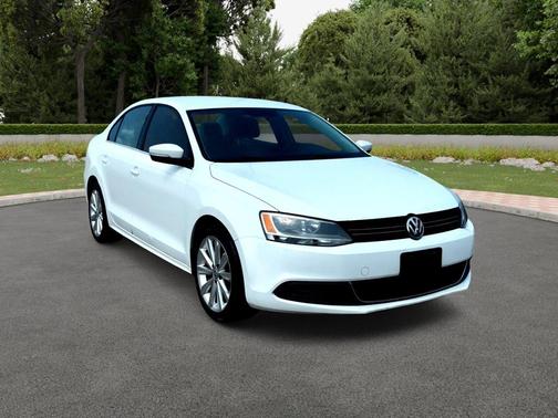 WHITE 2014 Volkswagen Jetta Man SE