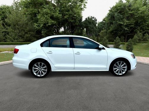 WHITE 2014 Volkswagen Jetta Man SE