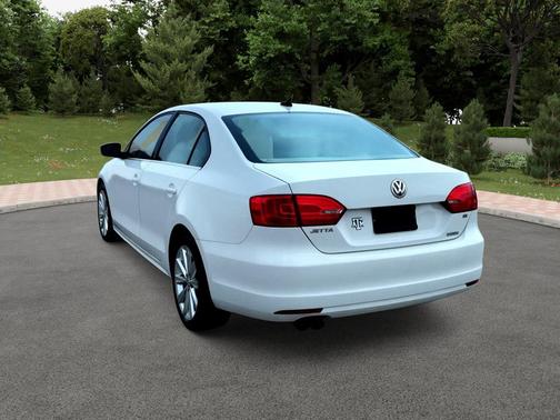 WHITE 2014 Volkswagen Jetta Man SE