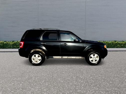 BLACK 2010 Ford Escape XLT