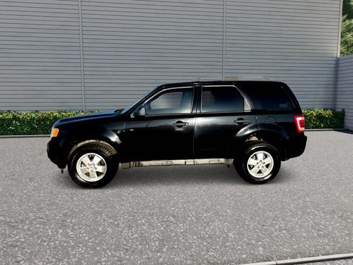 BLACK 2010 Ford Escape XLT