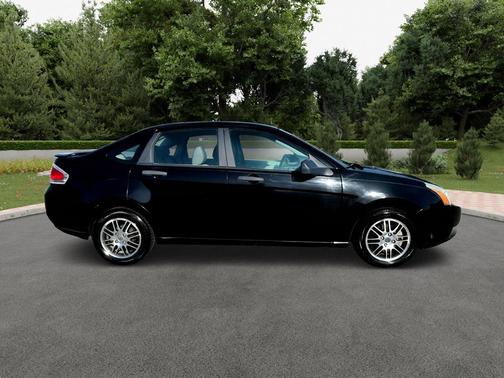 Ebony 2010 Ford Focus SE