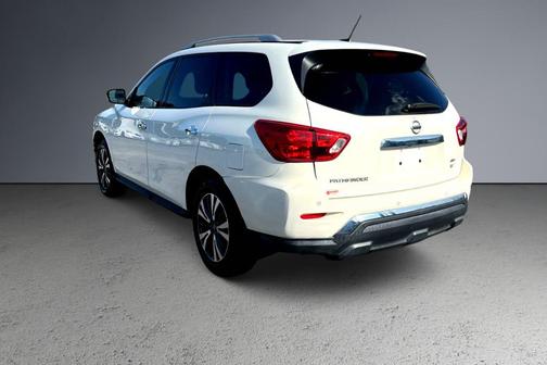 2017 Nissan Pathfinder SV