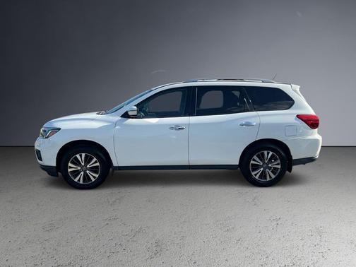 2017 Nissan Pathfinder SV