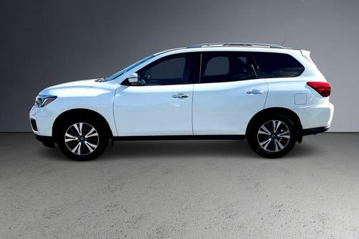 2017 Nissan Pathfinder SV