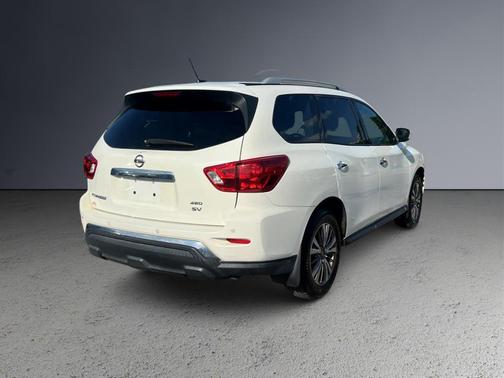 2017 Nissan Pathfinder SV