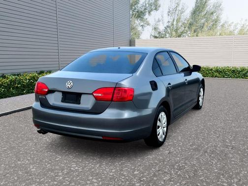 Platinum Gray Metallic 2014 Volkswagen Jetta Auto S
