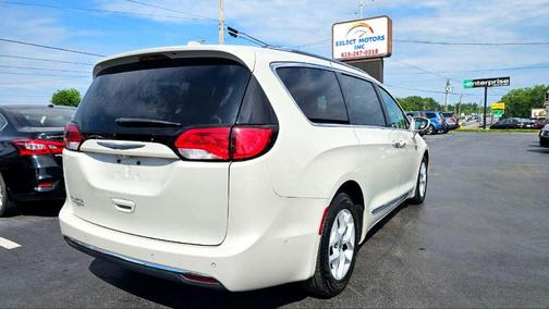 2017 Chrysler Pacifica Touring-L Plus