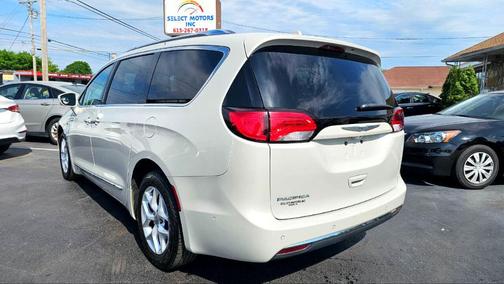 2017 Chrysler Pacifica Touring-L Plus