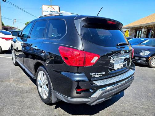 2018 Nissan Pathfinder SL