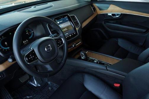 2024 Volvo XC90 Recharge Plug-In Hybrid T8 Plus Bright Theme 7-Seater