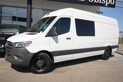 Arctic White 2026 Mercedes-Benz Sprinter 2500 Crew 170 WB