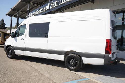 Arctic White 2026 Mercedes-Benz Sprinter 2500 Crew 170 WB