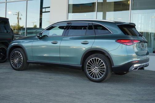 Verde Silver Metallic 2026 Mercedes-Benz GLC 300 Base