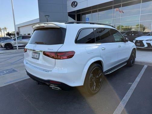 Moonlight White Metallic 2025 Mercedes-Benz GLS 580 4MATIC