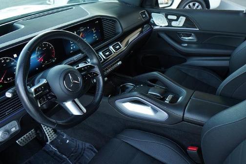 Moonlight White Metallic 2025 Mercedes-Benz GLS 580 4MATIC