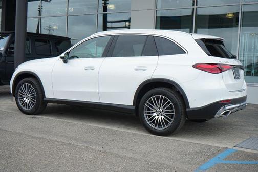 MANUFAKTUR Moonlight White Metallic 2026 Mercedes-Benz GLC 300 Base